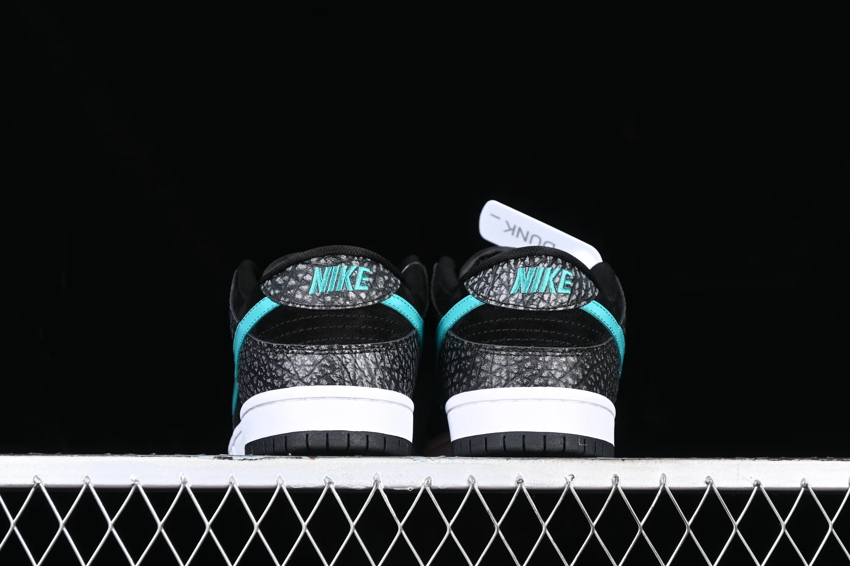 All categories Nk SB Dunk series Nk SB Dunk Low low-top sneakers F version Nk SB Dunk Low Pro black and white green spotted pattern sports skateboard shoes BQ6817-009